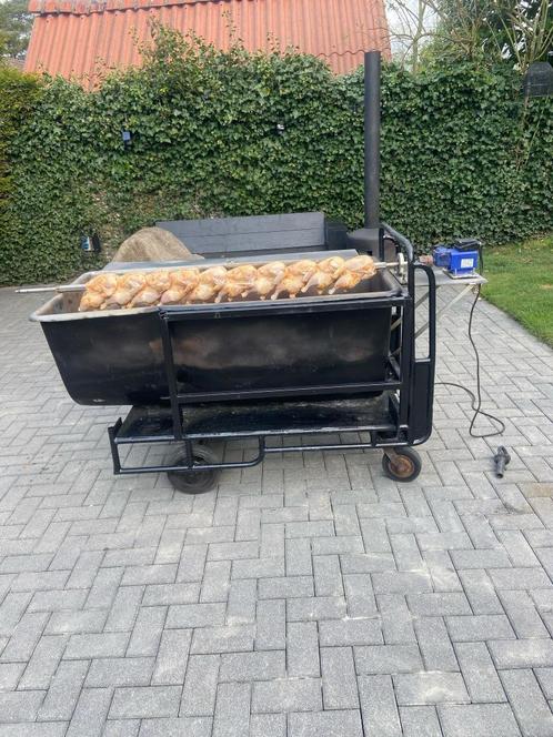 Houtskool BBQ met spit voor varken kip of lam, Tuin en Terras, Houtskoolbarbecues, Gebruikt, Met accessoires, Ophalen