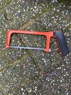 Handzaag - Oranje Frame, Doe-het-zelf en Verbouw, Gereedschap | Handgereedschap, Ophalen of Verzenden, Gebruikt
