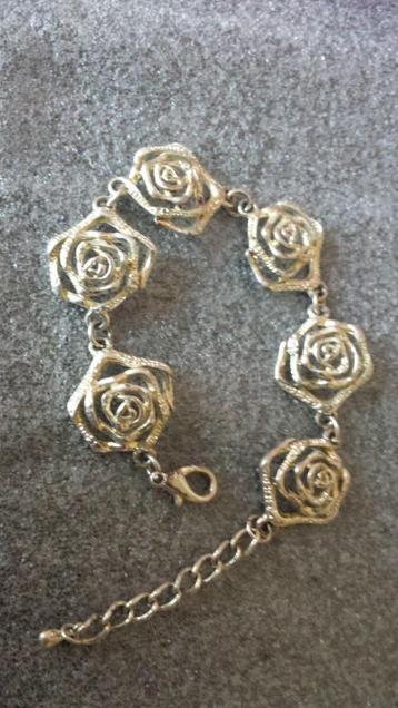 Bloemen Armband ROZEN <> Zilverkleurige Dames ARMBAND beschikbaar voor biedingen
