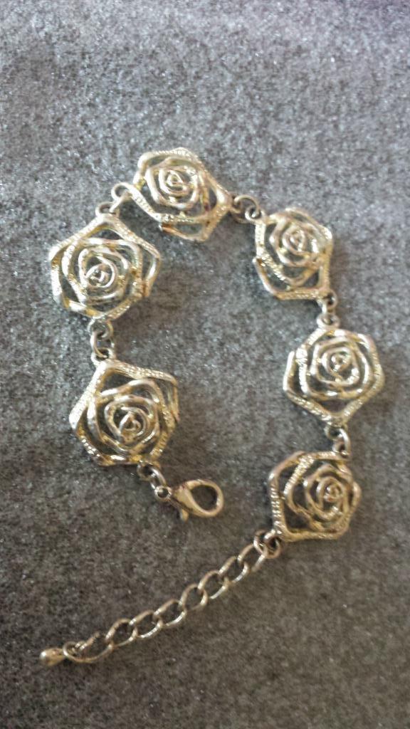 Bloemen Armband ROZEN <> Zilverkleurige Dames ARMBAND, Sieraden, Tassen en Uiterlijk, Armbanden, Zo goed als nieuw, Overige materialen