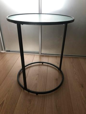 Bijzettafel beschikbaar voor biedingen
