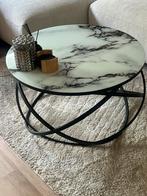 Mooie salontafel met marmerlook blad en zwart metalen frame., Huis en Inrichting, Tafels | Salontafels, 50 tot 100 cm, Rond, Ophalen of Verzenden