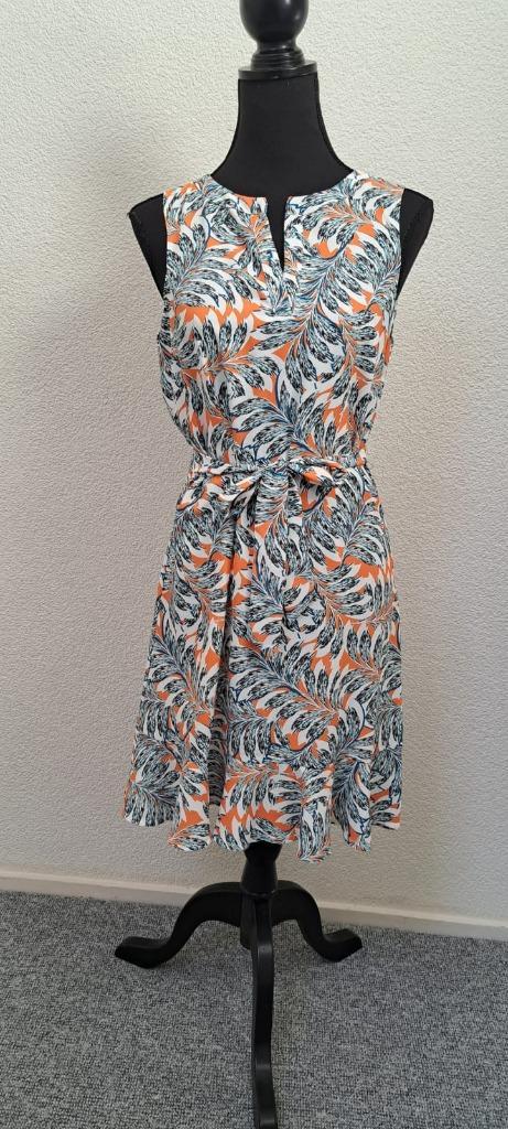 Zomers jurkje met palmprint in maat 36/ S en taillestrik, Kleding | Dames, Jurken, Zo goed als nieuw, Maat 36 (S), Oranje, Boven de knie