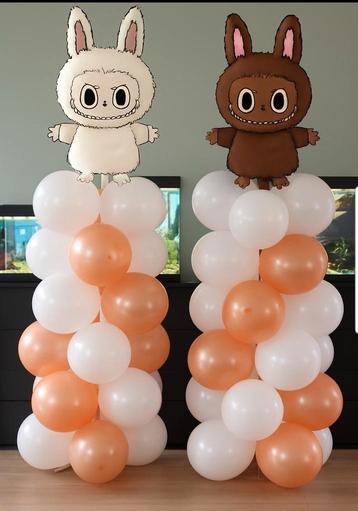 2 ballonnen pilaren te huur voor €60 met labubu beschikbaar voor biedingen