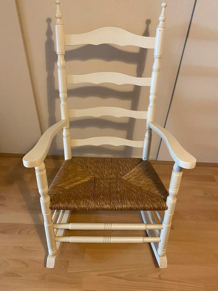 Witte Schommelstoel met Rotan Zitting, Huis en Inrichting, Stoelen, Gebruikt, Eén, Hout, Wit, Ophalen