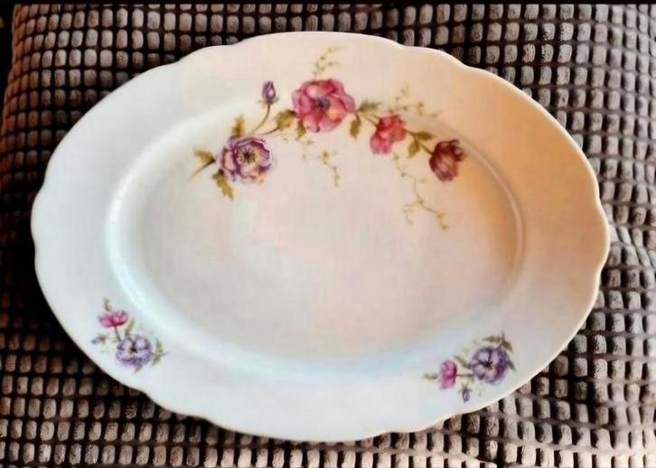 Czechoslovakia Thun schaal borden anemonen roos gouden bies, Antiek en Kunst, Antiek | Servies los, Ophalen of Verzenden