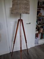 Driepootlamp met rieten kap, verstelbaar, Ophalen