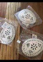 3 Metalen, platte paas eieren, paasdecoratie. 11 x 8 metaal., Ophalen of Verzenden, Zo goed als nieuw