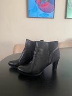 Laarsjes met hak maat 41, Kleding | Dames, Schoenen, Ophalen of Verzenden, Zo goed als nieuw, Zwart