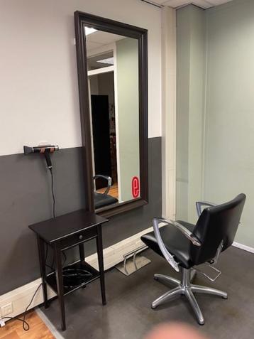 Kappersstoel compleet beschikbaar voor biedingen