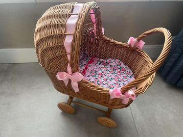 Retro Rotan Poppenwagen - Charmant & Uniek! beschikbaar voor biedingen