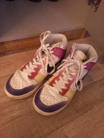 Nike air maat 38,5 beschikbaar voor biedingen
