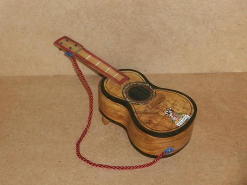 Houten speeldoos kistje gitaar Mallorca dansers Sankyo Japan, Antiek en Kunst, Curiosa en Brocante, Ophalen of Verzenden