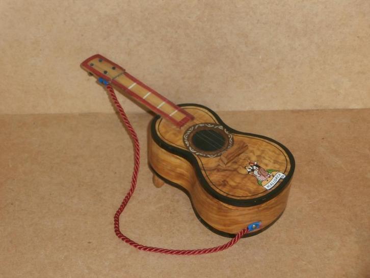 Houten speeldoos kistje gitaar Mallorca dansers Sankyo Japan, Antiek en Kunst, Curiosa en Brocante, Ophalen of Verzenden