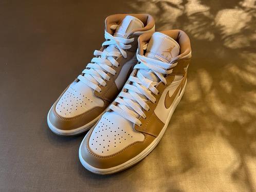 Nike Air Jordan 1 Mid ''Tan Gum'' Mt. 42, Kleding | Dames, Schoenen, Nieuw, Sneakers of Gympen, Beige, Ophalen of Verzenden