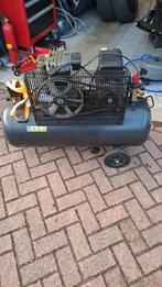 Compressor - Mobiel en Krachtig 220v, Ophalen, Gebruikt, 6 tot 10 bar, 25 tot 100 liter