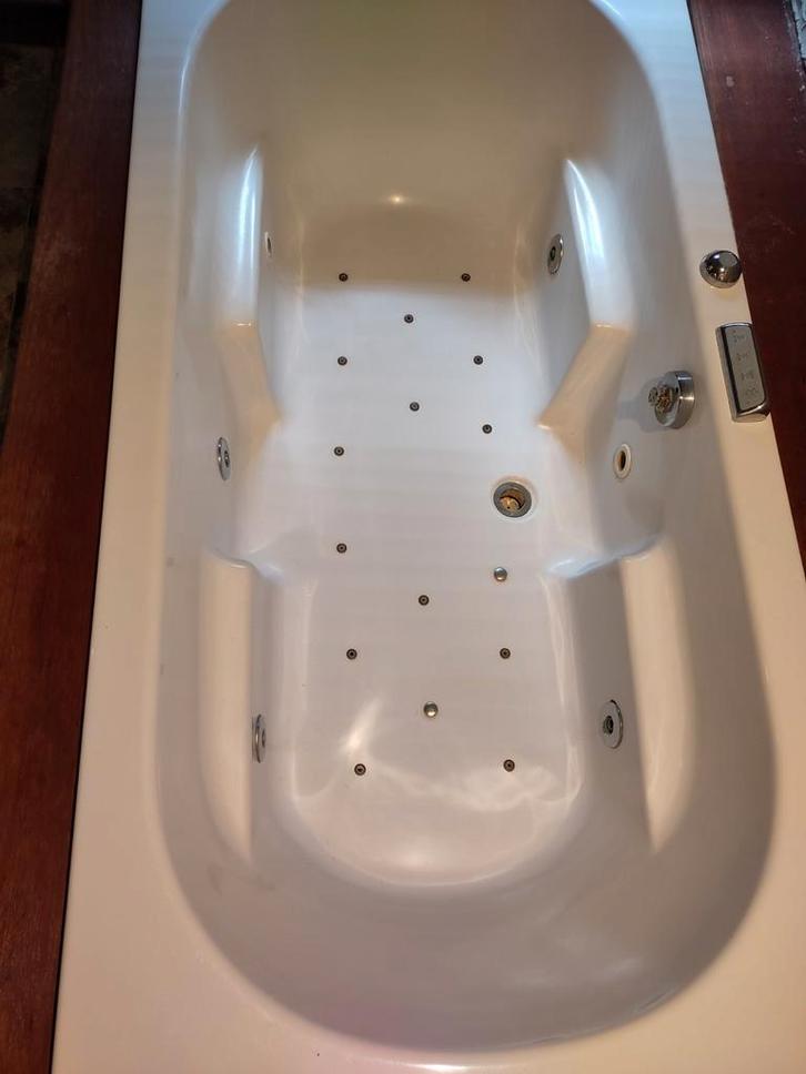 Groot bubbelbad/whirlpool, Huis en Inrichting, Badkamer | Complete badkamers, Gebruikt, Ophalen