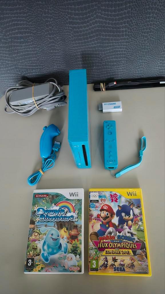 Nintendo Wii blauw + 2 Games, Spelcomputers en Games, Games | Nintendo Wii, Gebruikt, Sport, 3 spelers of meer, Vanaf 3 jaar, Ophalen of Verzenden