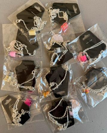 Heel gaaf partijtje kettinkjes met “Cocktail glas”  hanger! beschikbaar voor biedingen