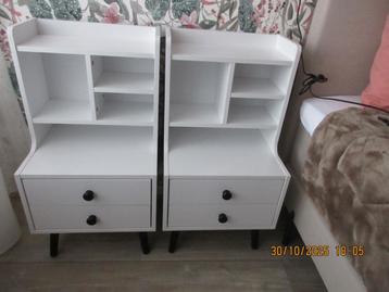 2 Gloednieuwe Witte Nachtkastjes beschikbaar voor biedingen