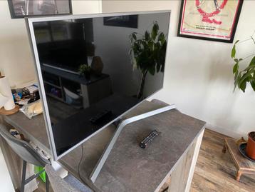The Samsung UE43RU7470S is a 43-inch 4K Ultra HD Smart TV  beschikbaar voor biedingen