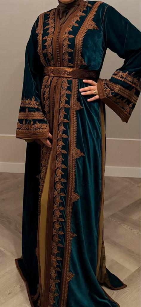 Tekshita’s TE HUUR, Kleding | Dames, Jurken, Zo goed als nieuw, Maat 38/40 (M), Groen, Onder de knie, Ophalen of Verzenden