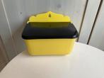 Retro geel bakje met zwarte deksel voor aan de muur, Verzamelen, Retro, Ophalen of Verzenden, Huis en Inrichting