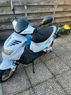 Scooter en helmen, Fietsen en Brommers, Scooters | Kymco, Maximaal 25 km/u, Benzine, Overige modellen, Zo goed als nieuw