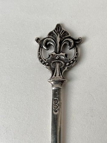Zilveren briefopener beschikbaar voor biedingen