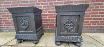 Sfeervolle houten plantenbakken beschikbaar voor biedingen