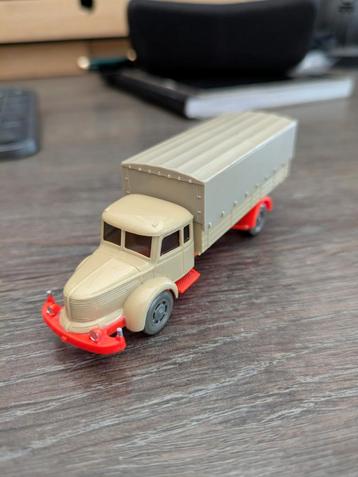 Wiking 480 Krupp Titan vrachtwagen hel-oranje chassis beschikbaar voor biedingen