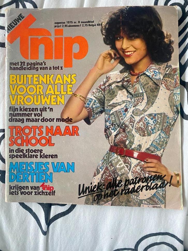 knip augustus 1975 maandblad voor zelfmaakmode, Hobby en Vrije tijd, Kledingpatronen, Gebruikt, Vrouw, Knipmode, Ophalen of Verzenden