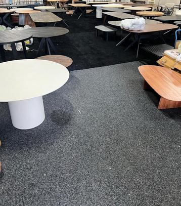 Vloerbedekking en project tapijt grote afmetingen beschikbaar voor biedingen