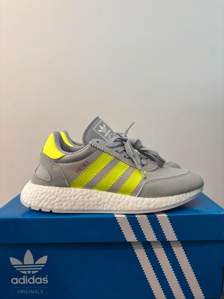 Adidas iniki runner w maat 40 2/3 nieuw!, Kleding | Dames, Schoenen, Nieuw, Sneakers of Gympen, Grijs, Ophalen of Verzenden