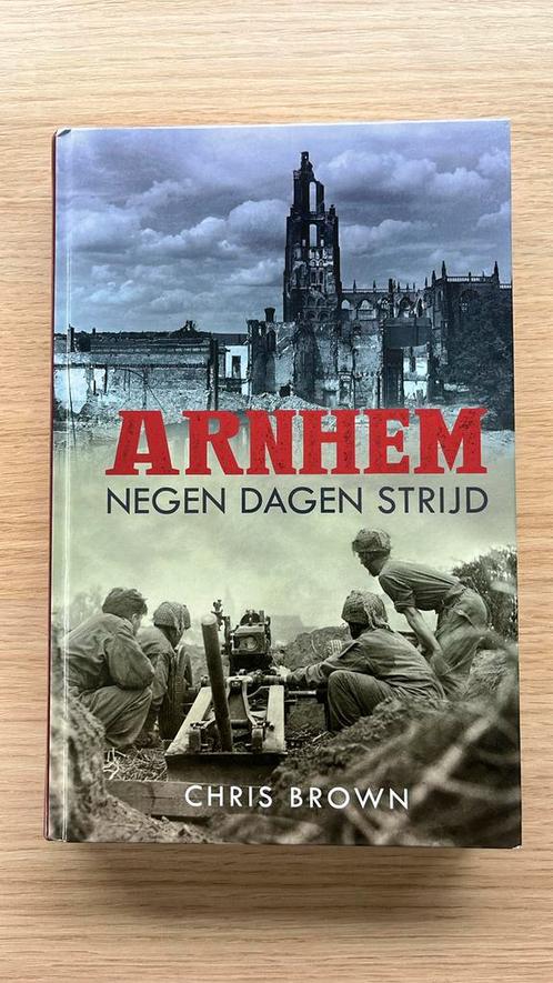 Chris Brown - Arnhem: negen dagen strijd, Boeken, Oorlog en Militair, Zo goed als nieuw, Ophalen of Verzenden