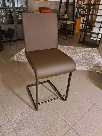 Nieuwe barkruk bruin skaileer 63cm zithoogte laatste 4 €35ps beschikbaar voor biedingen
