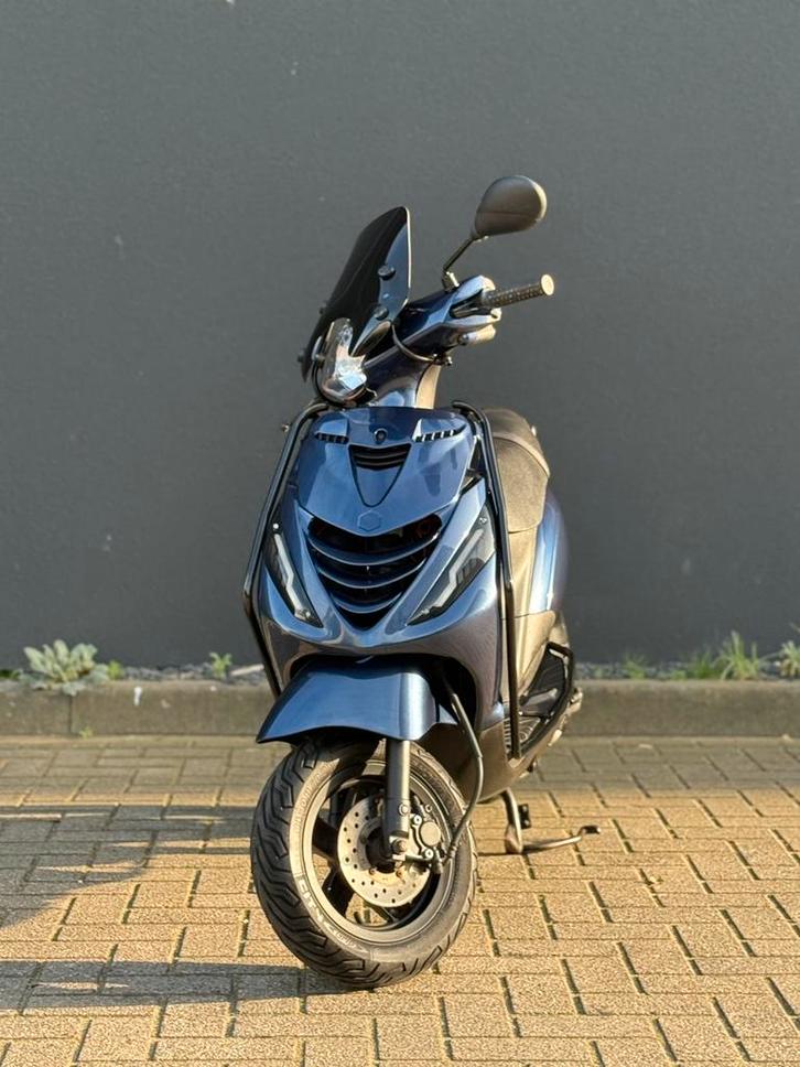 Piaggio Zip brom 4t 2015 FULL ALPHA LED, Fietsen en Brommers, Scooters | Piaggio, Ophalen