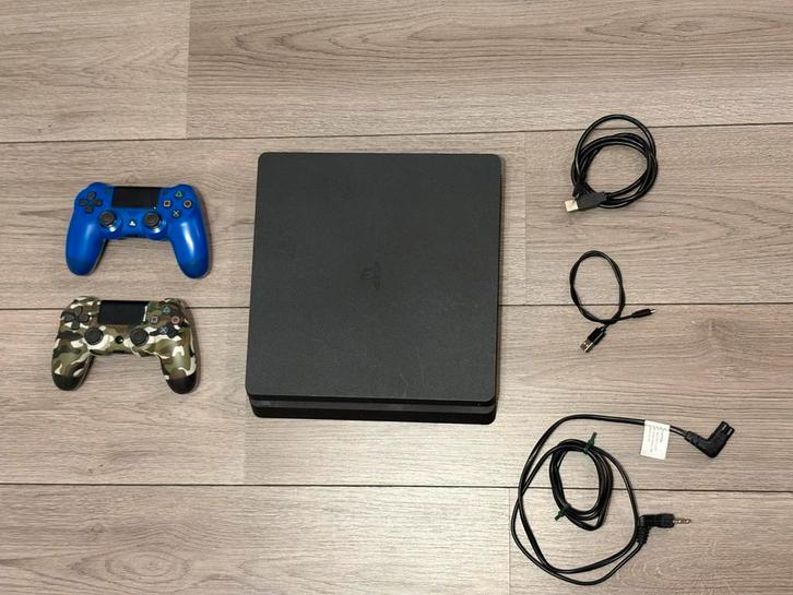 PlayStation 4 Slim + 2 Controllers, Spelcomputers en Games, Games | Sony PlayStation 4, Gebruikt, Overige genres, 3 spelers of meer