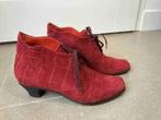 Schoen rood met hakje, suede, merk Verbene maat 38, Schoenen met lage hakken, Ophalen of Verzenden, Zo goed als nieuw, Rood