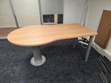 Tafel voor ontvangst of werken (kantoor) beschikbaar voor biedingen