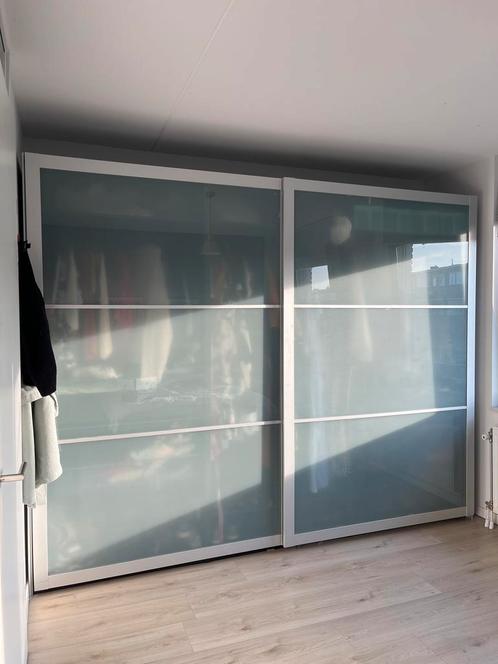 ** IKEA PAX kast met melkglas schuifdeuren – 3,00m x 2,36m, Huis en Inrichting, Kasten | Kledingkasten, Zo goed als nieuw, 200 cm of meer