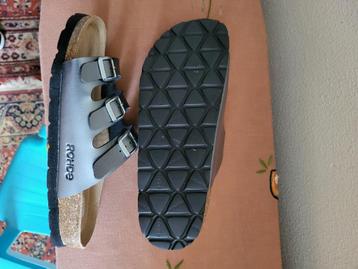  MOOIE NIEUWE DAMES SLIPPERS MAAT 39 beschikbaar voor biedingen