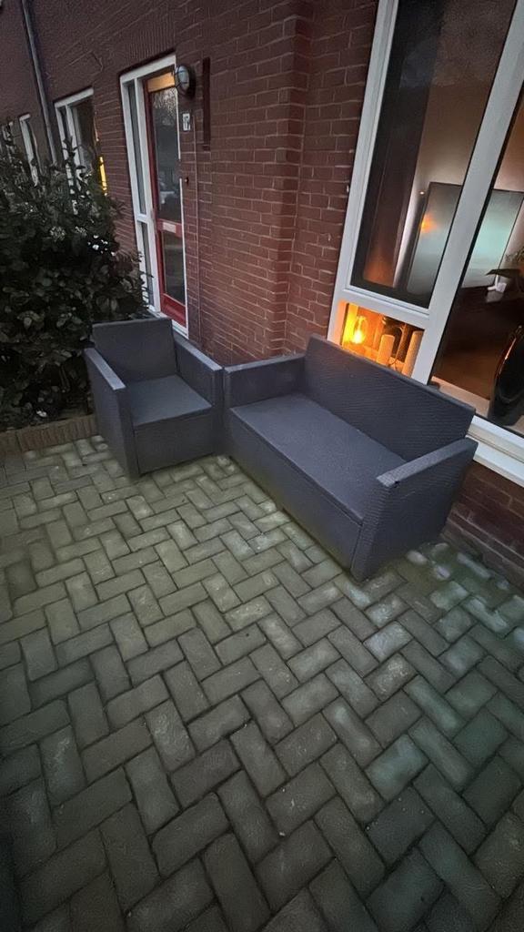 Loungebank en stoel zonder kussens, Tuin en Terras, Tuinsets en Loungesets, Gebruikt, Loungeset, Kunststof, 3 zitplaatsen, Bank