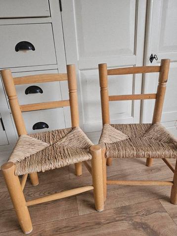 2 Houten Kinder stoeltjes, biezen zitting  beschikbaar voor biedingen