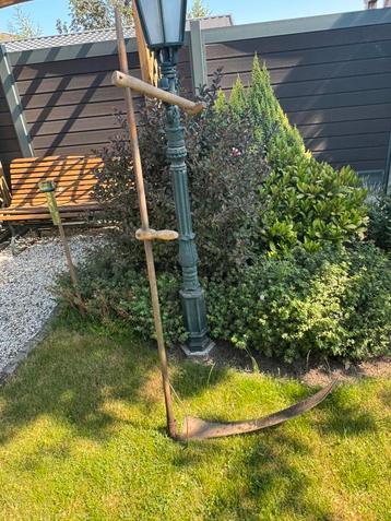 Oude zeis met wet staaf beschikbaar voor biedingen
