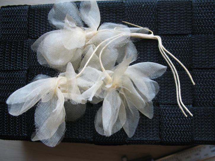 Broche Roomklr. Gaas Bloem Apart Handwerk Vintage, Sieraden, Tassen en Uiterlijk, Antieke sieraden, Broche, Overige materialen