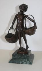 Suzanne Bizard bronzen beeld op marmeren voet, Antiek en Kunst, Ophalen