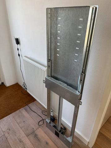 TV lift met afstandsbediening beschikbaar voor biedingen