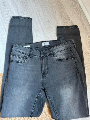 Skinny jeans grijs beschikbaar voor biedingen