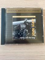 MFSL John Hiatt - Riding with the King Mofi, Ophalen of Verzenden, Zo goed als nieuw, Poprock